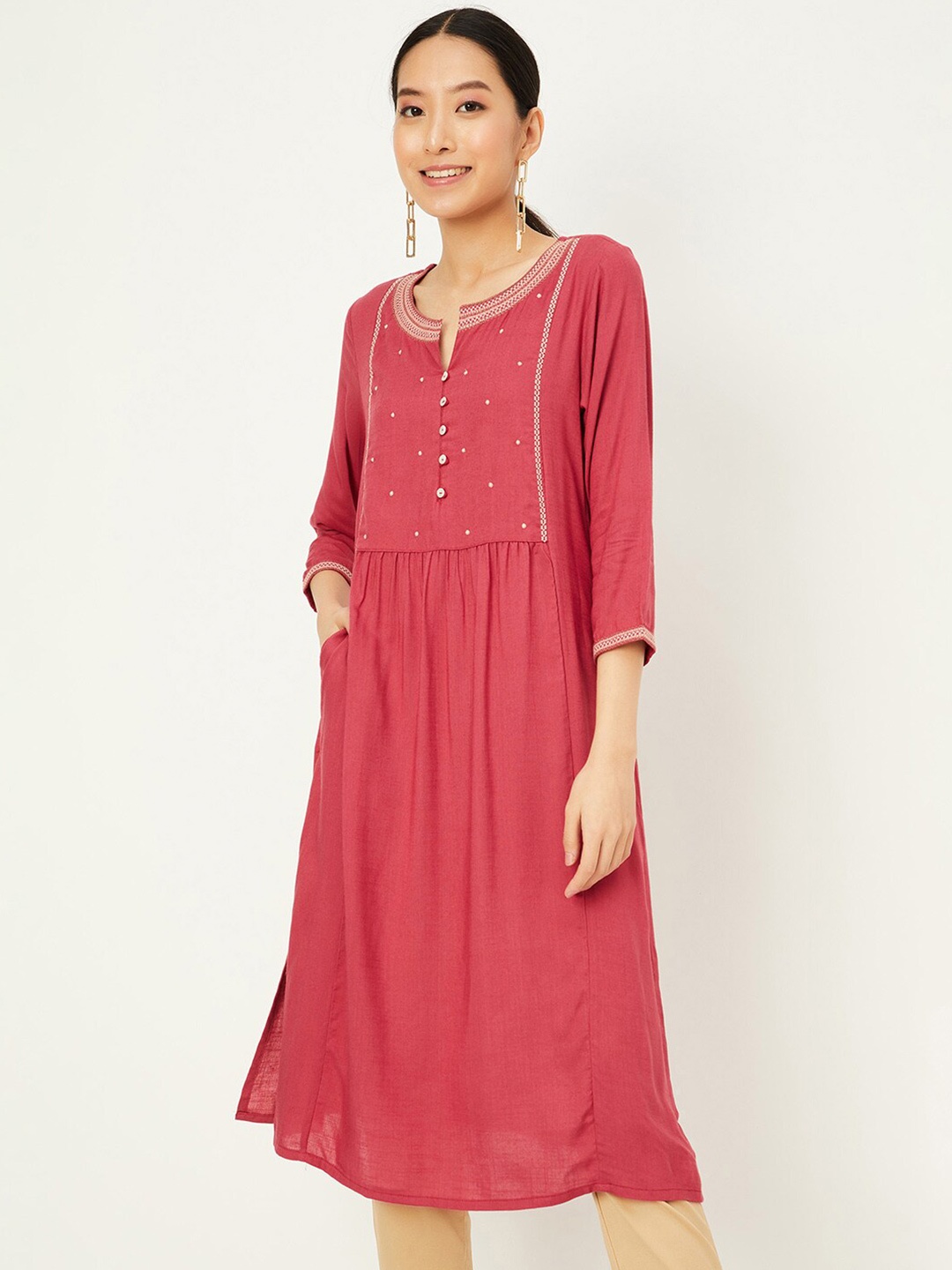 

max Embroidered Straight Kurta, Red