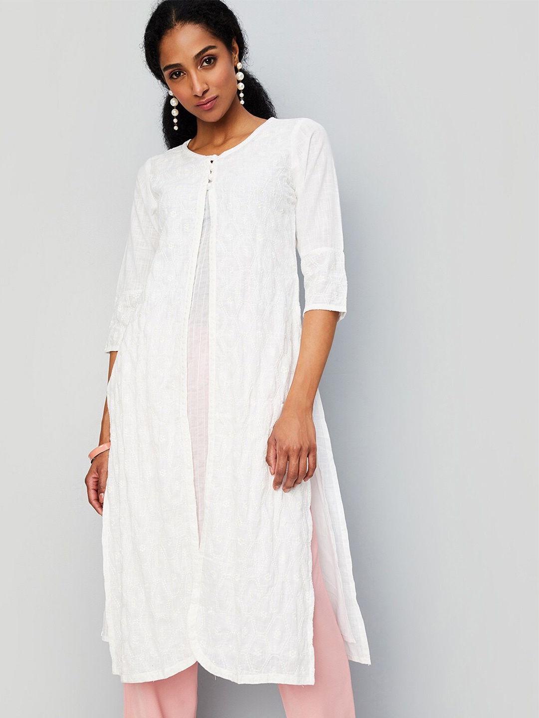 

max Embroidered Round Neck Thread Work Straight Kurta, Off white