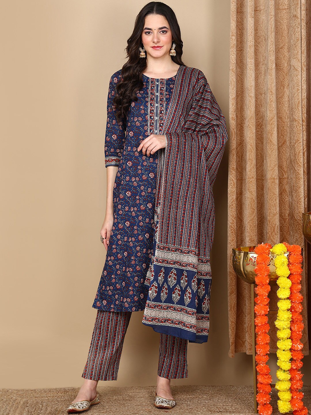 

AHIKA Floral Printed Regular Pure Cotton Kurta with Trousers & Dupatta, Navy blue