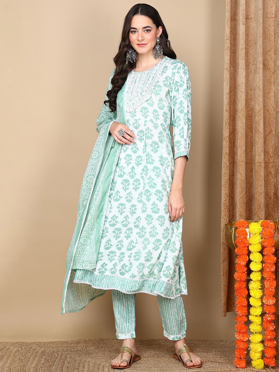 

AHIKA Ethnic Motifs Printed Empire Thread Work Kurta with Trousers & With Dupatta, Green