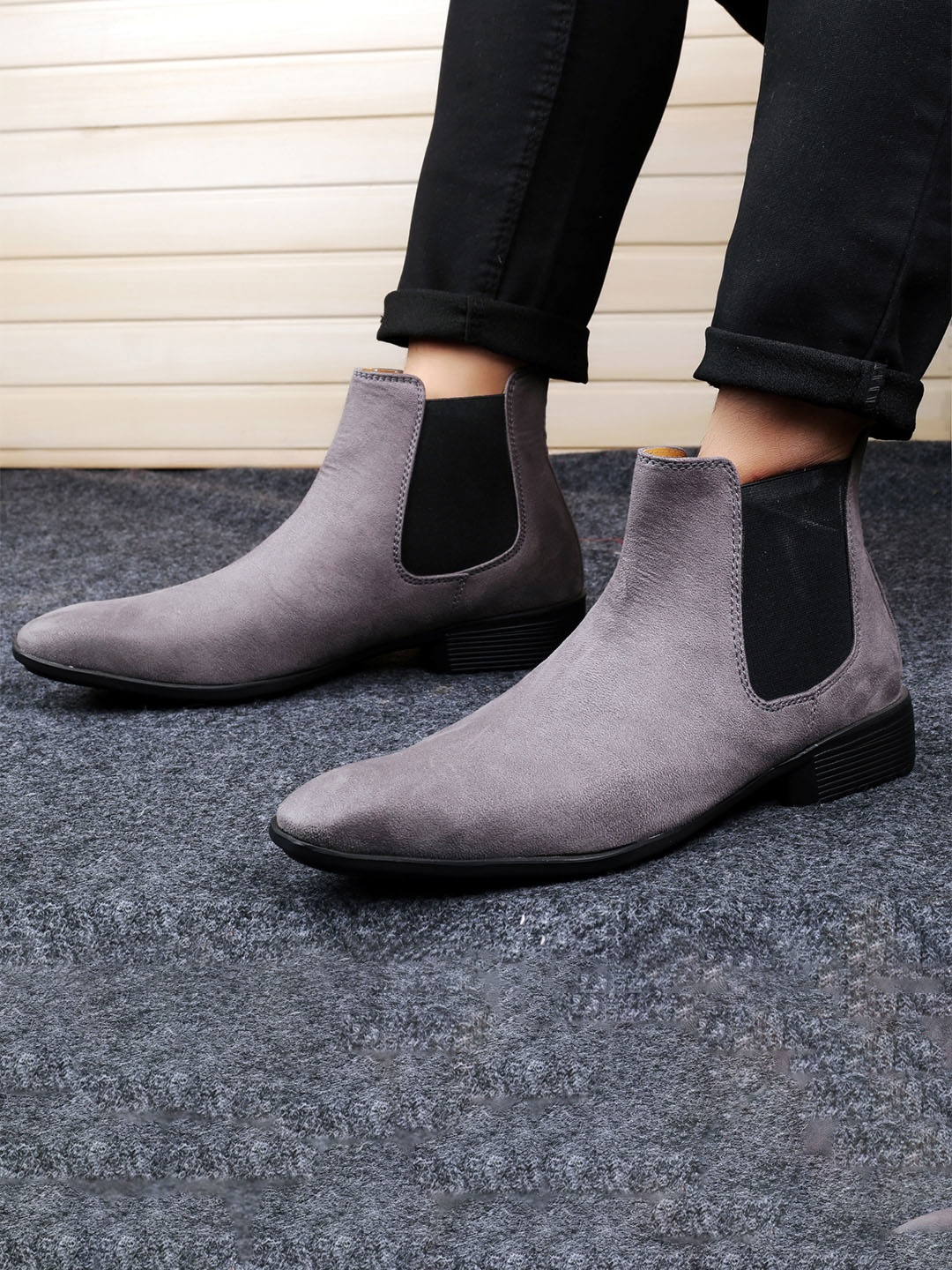 

INVICTUS Men Square Toe Mid-Top Chelsea Boots, Grey