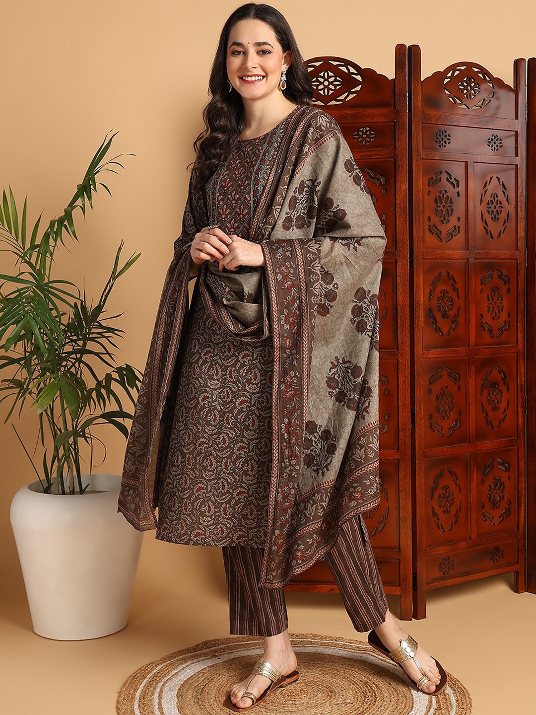 

AHIKA Floral Printed Regular Pure Cotton Kurta with Trousers & With Dupatta, Brown