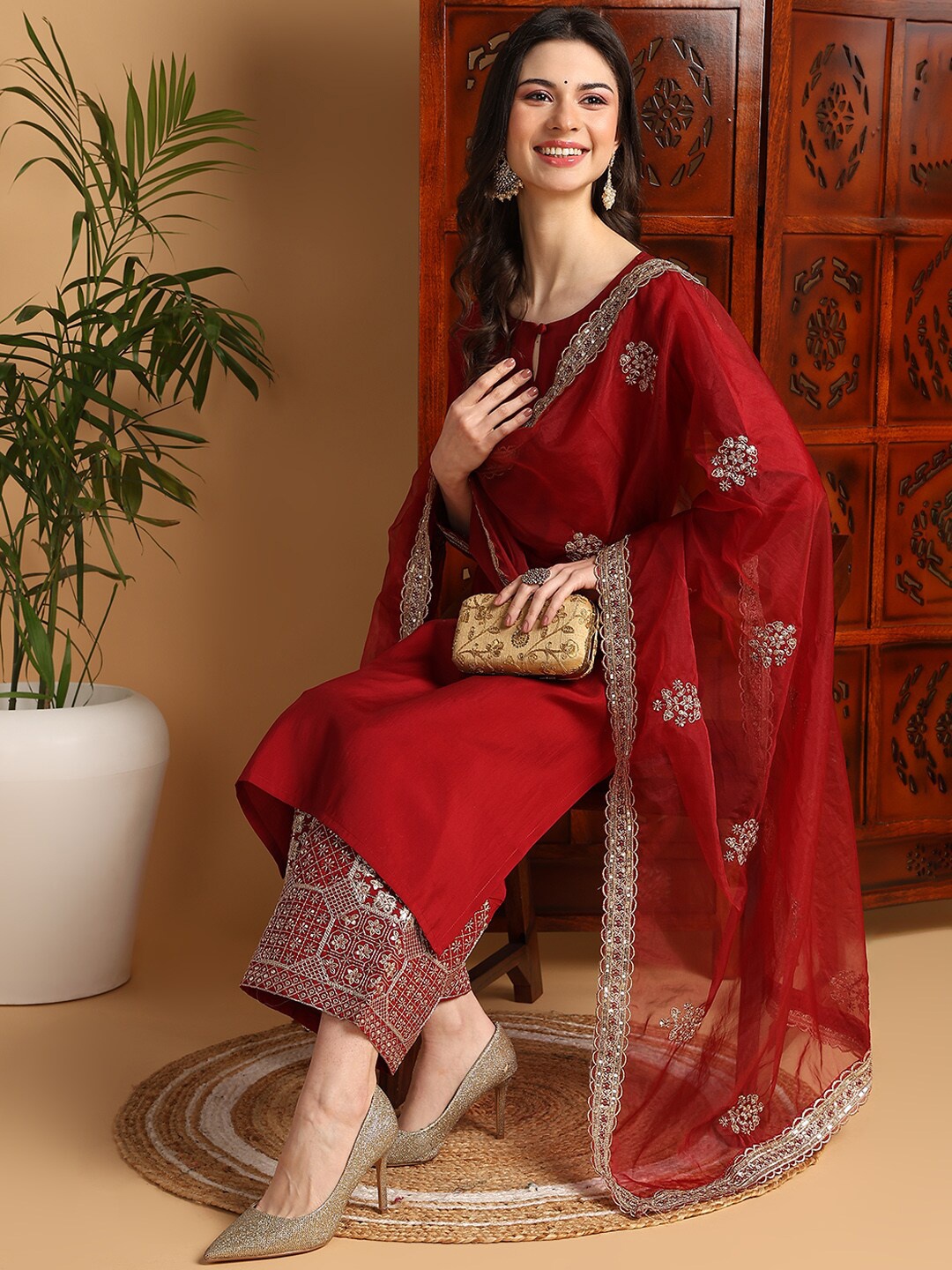 

AHIKA Straight Regular Three-Quarter Sleeves Kurta with Palazzos & With Dupatta, Maroon