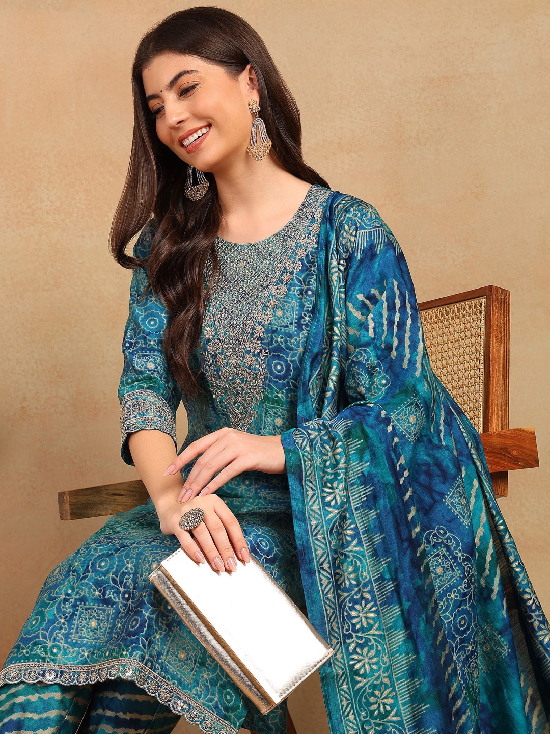 

AHIKA Ethnic Motifs Printed Regular Kurta with Trousers & Dupatta, Teal