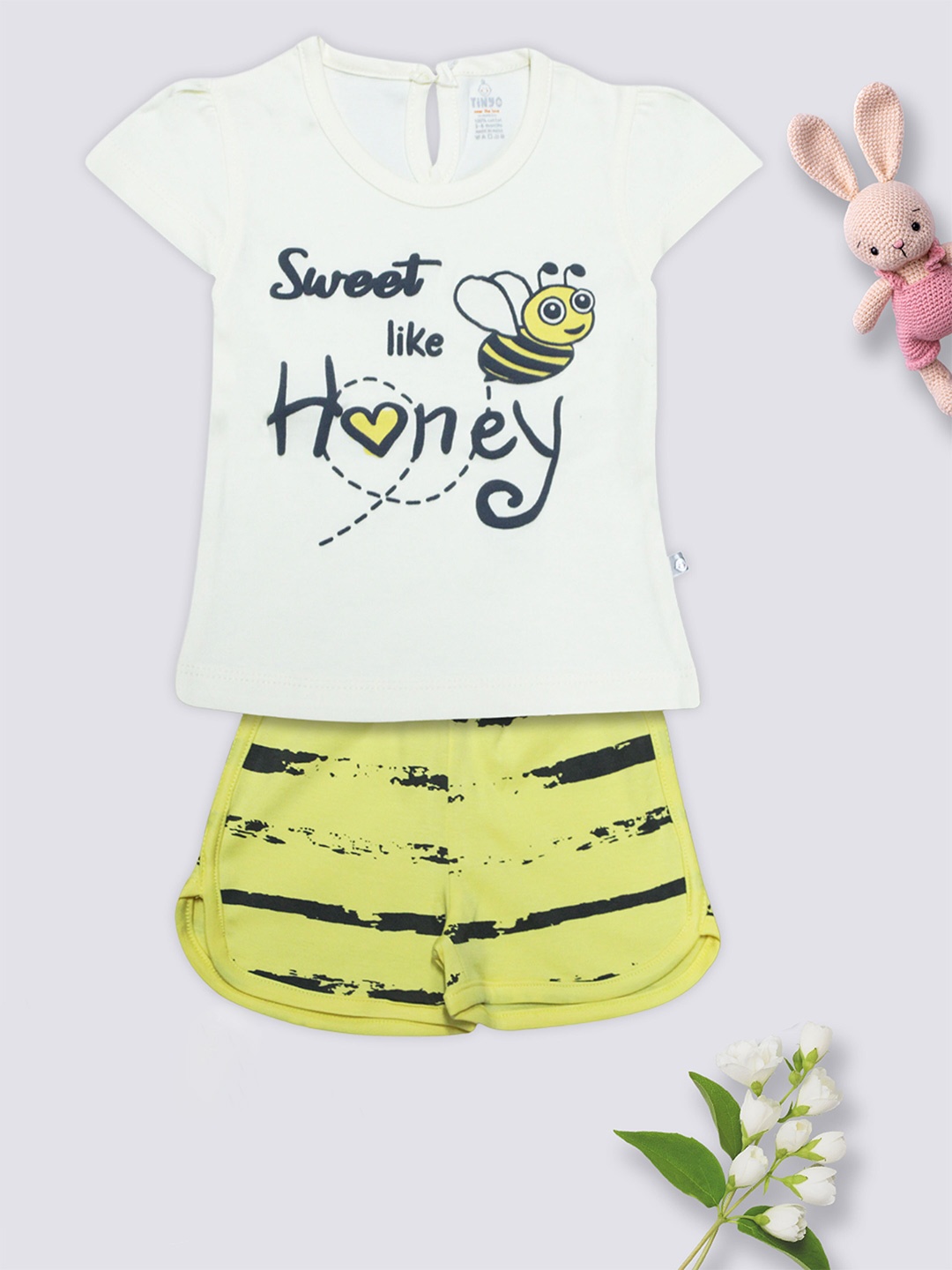 

Moms Love Girls Printed Pure Cotton Top with Shorts, Yellow