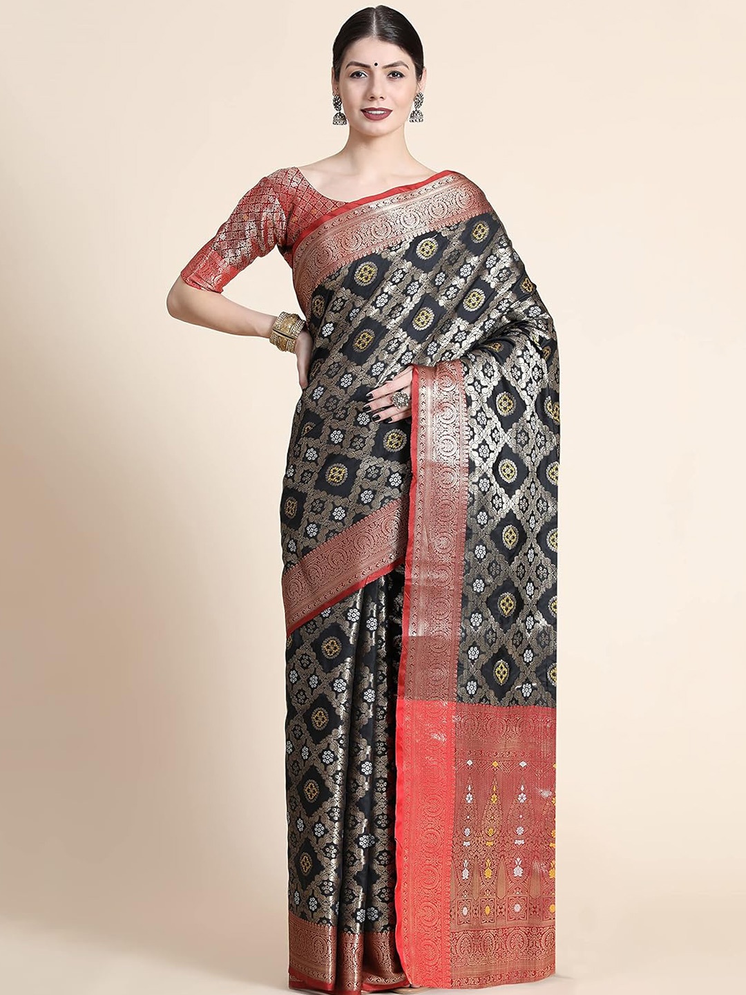 

MAGMINA Bandhani Zari Silk Blend Kanjeevaram Saree, Black