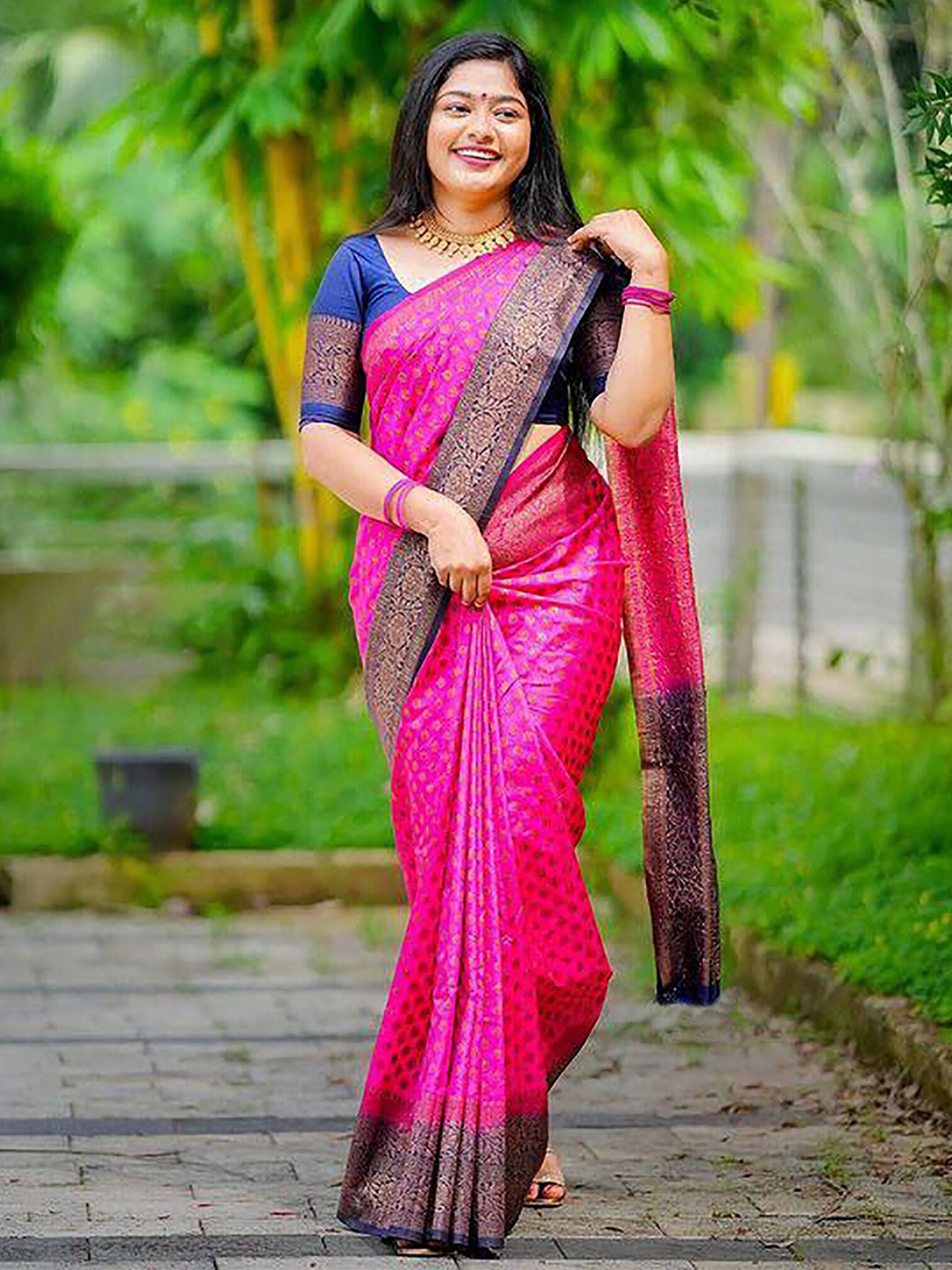 

KALINI Woven Design Zari Banarasi Saree, Pink