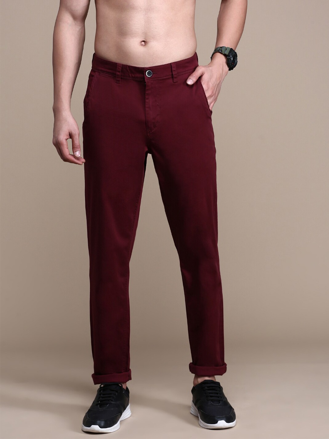 

The Roadster Lifestyle Co. Men Maroon IOMA Slim Fit Mid-Rise Easy Wash Chinos Trousers