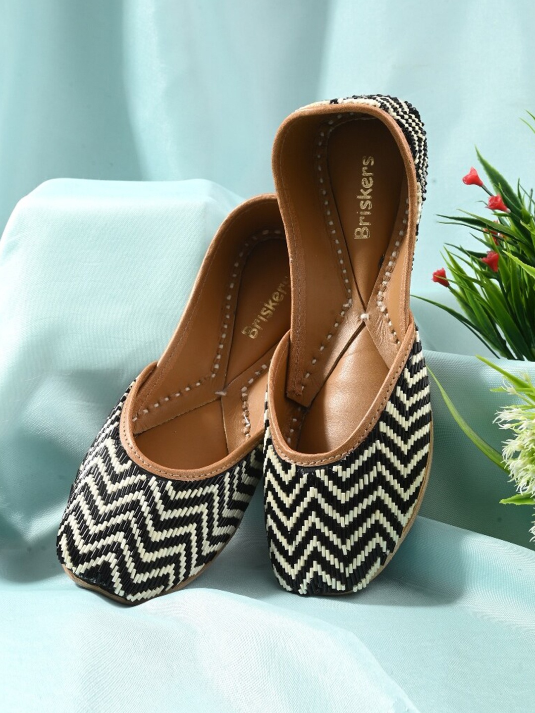 

BRISKERS Embellished Round Toe Mojaris, Black
