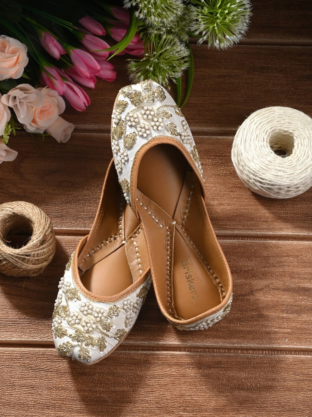 

BRISKERS Embroidered Round Toe Mojaris, White