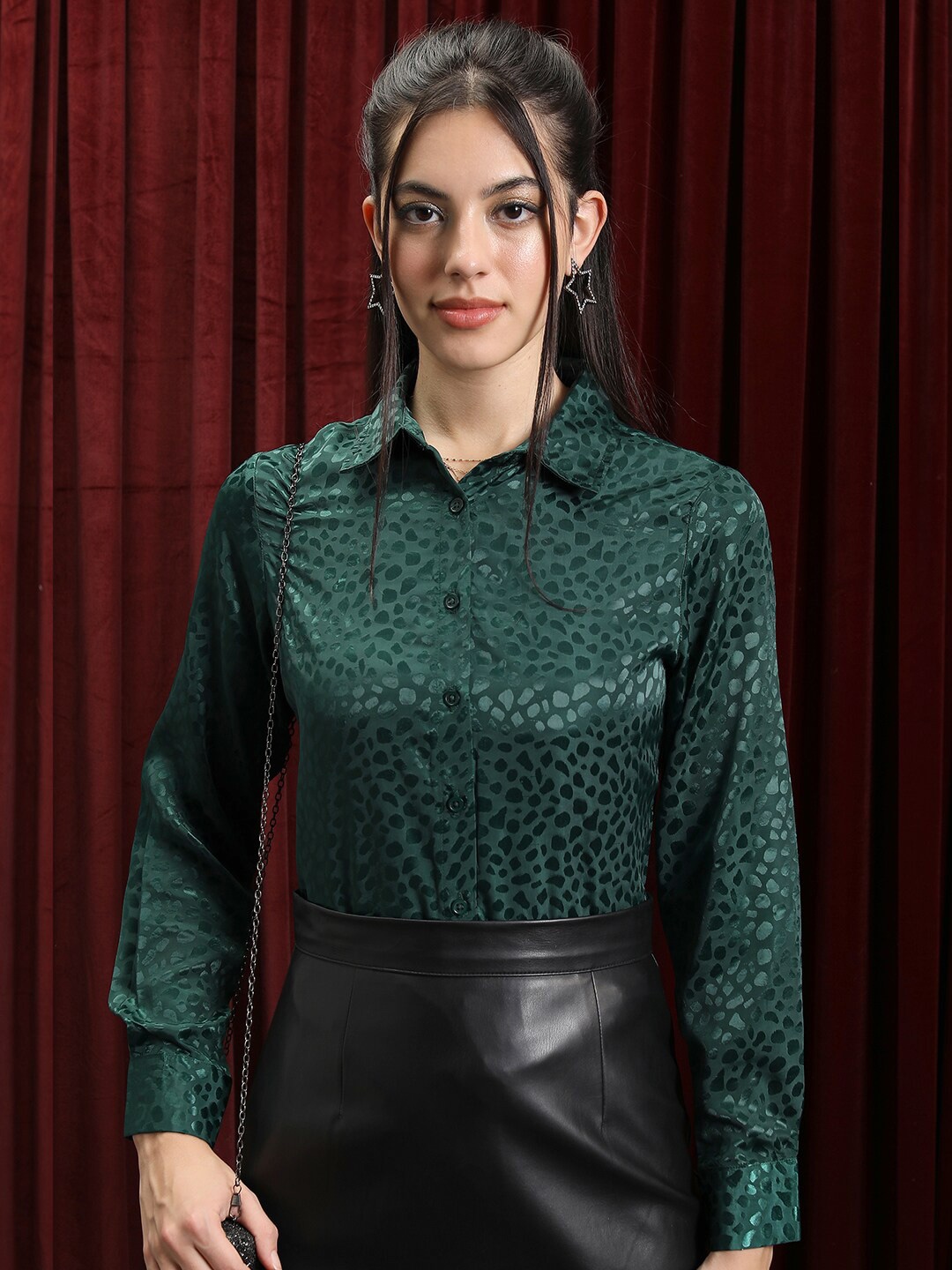 

Tokyo Talkies Printed Spread Collar Casual Shirt, Green