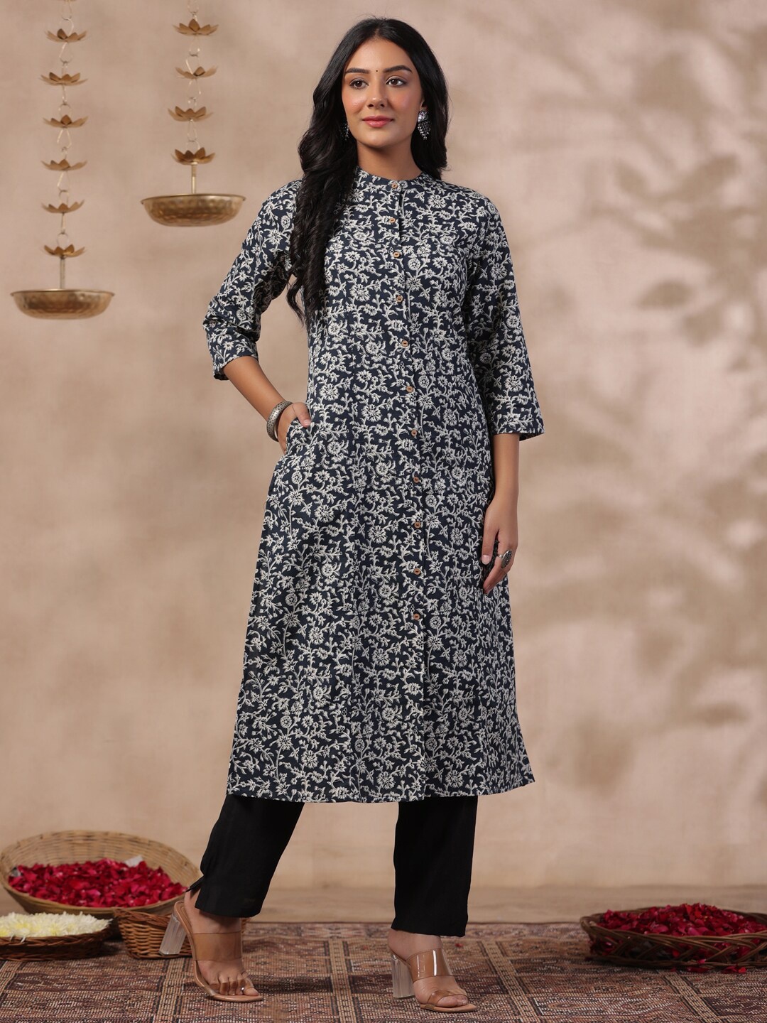 

Anubhutee Floral Printed Cotton Kurta, Navy blue