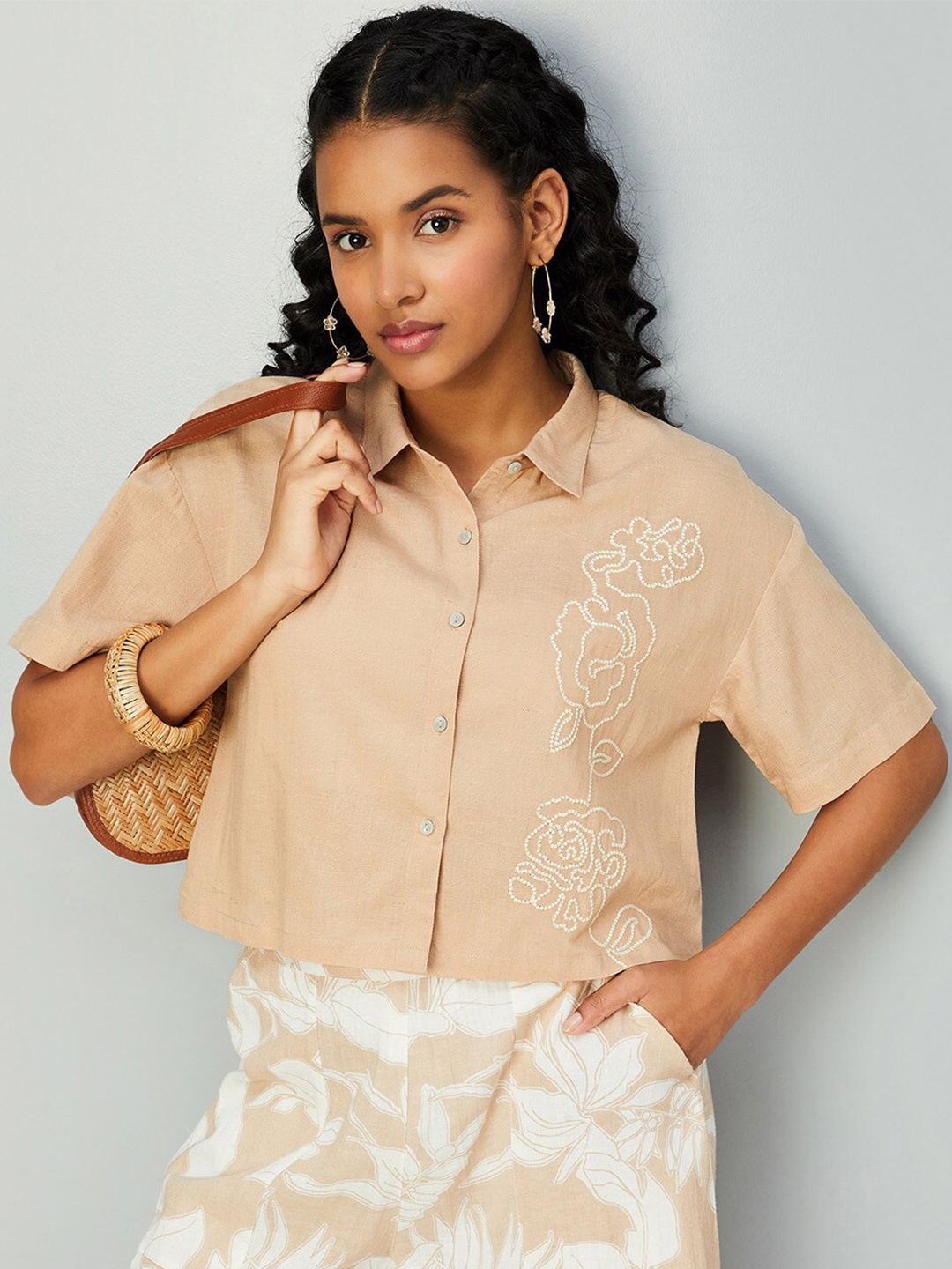 

max Abstract Embroidered Shirt Style Crop Top, Beige