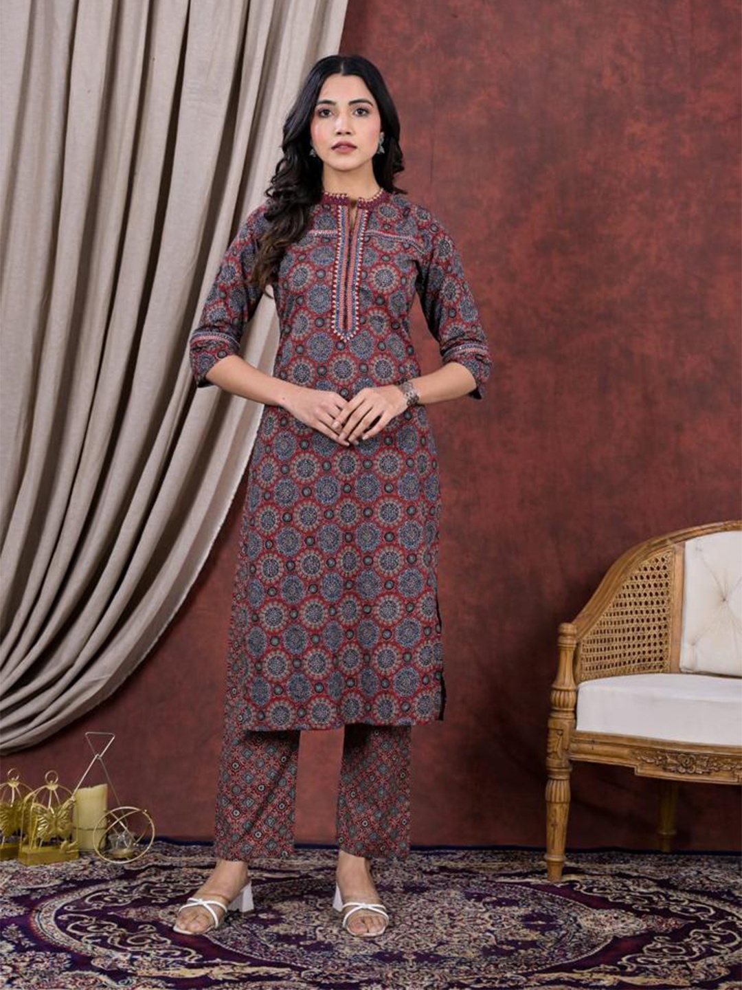 

Advya Ethnic Motifs Printed Regular Pure Cotton Kurta with Trousers, Maroon