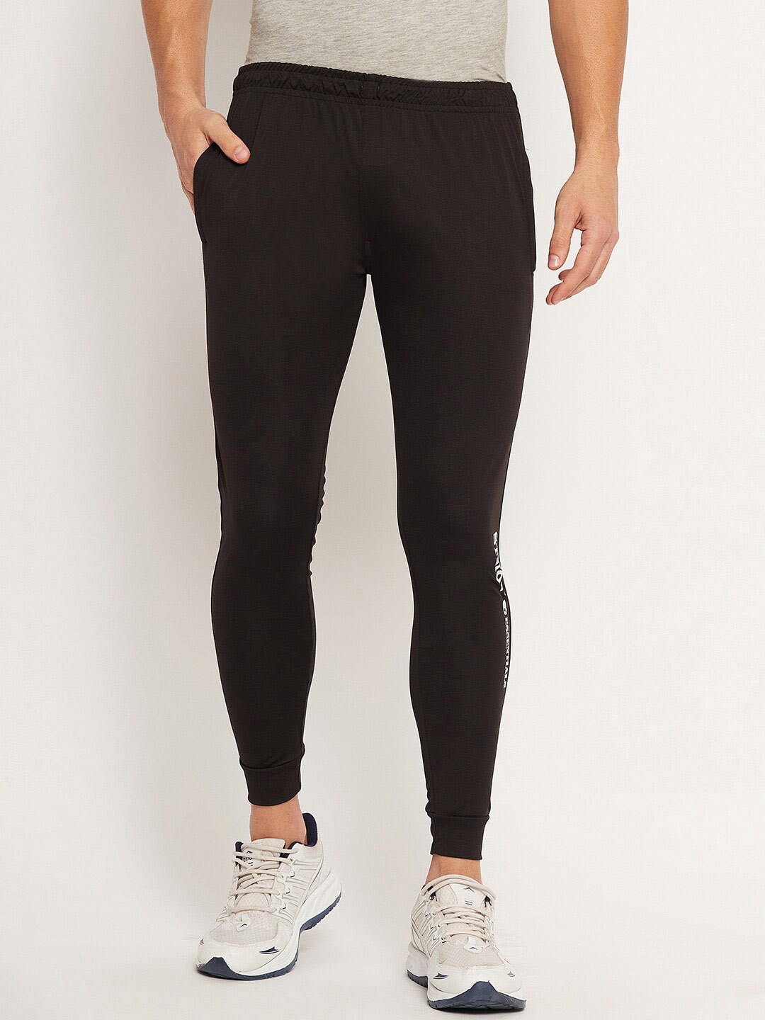 

STROP Men Slim-Fit Mid-Rise Joggers, Black