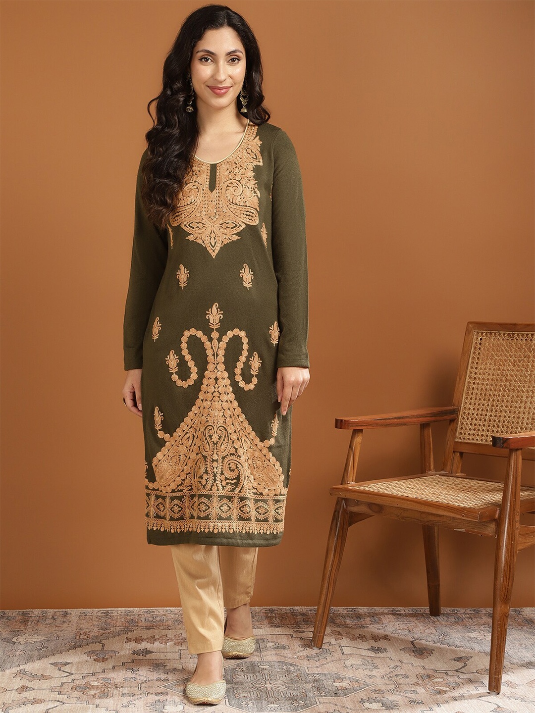 

Rangita Ethnic Motifs Embroidered Round Neck Straight Winter Kurta, Olive