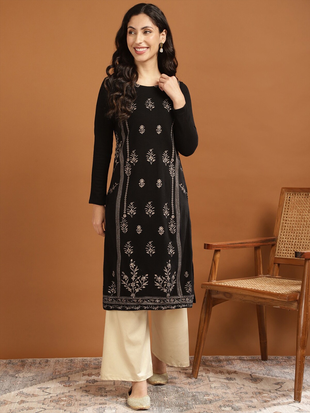 

Rangita Floral Printed Straight Winter Kurta, Black