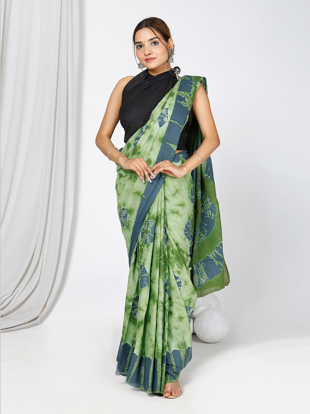 

NIKHILAM Tie and Dye Printed Mulmul Cotton Saree, Green