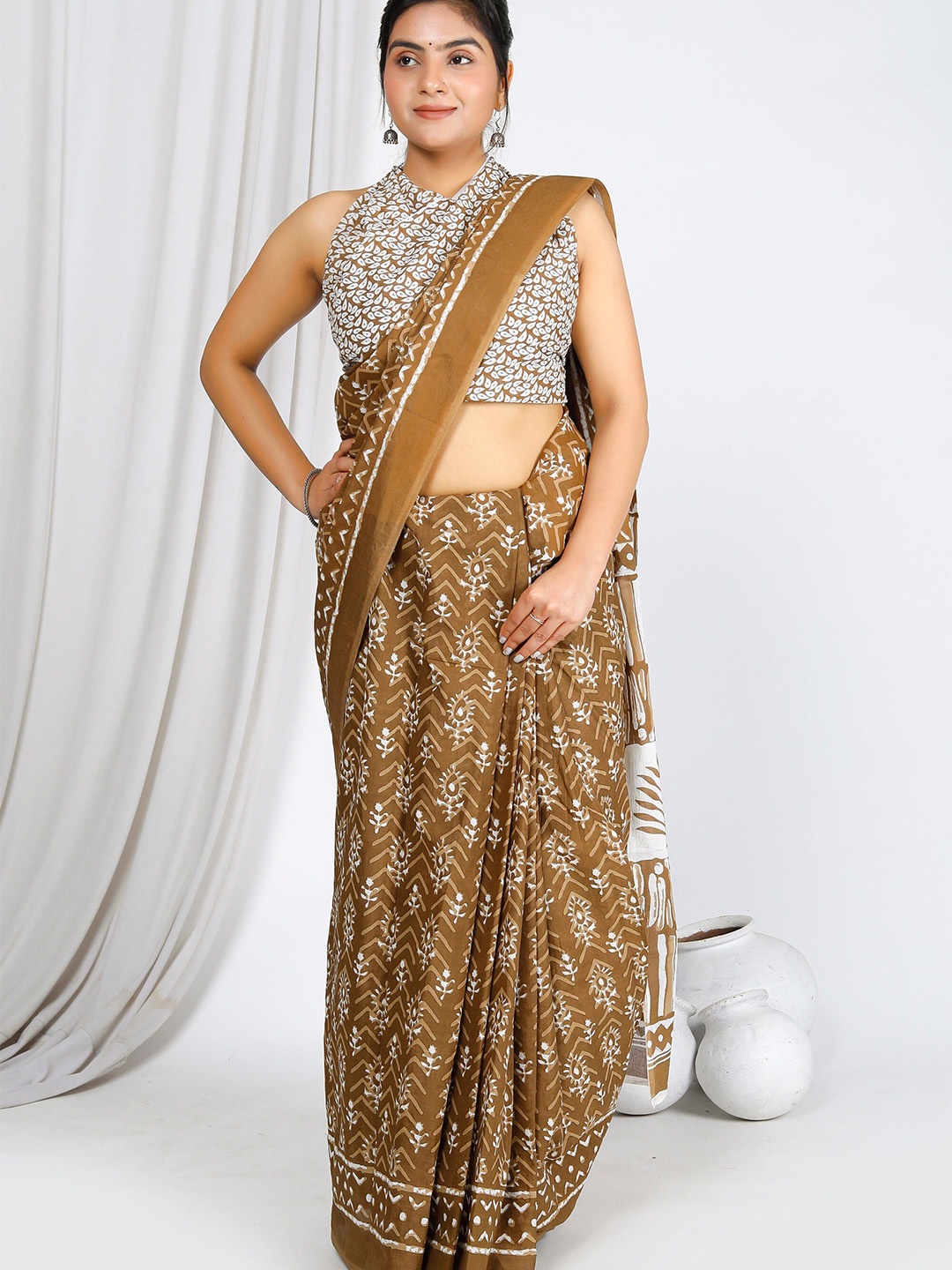 

NIKHILAM Floral Block Printed Cotton Mulmul Saree, Brown