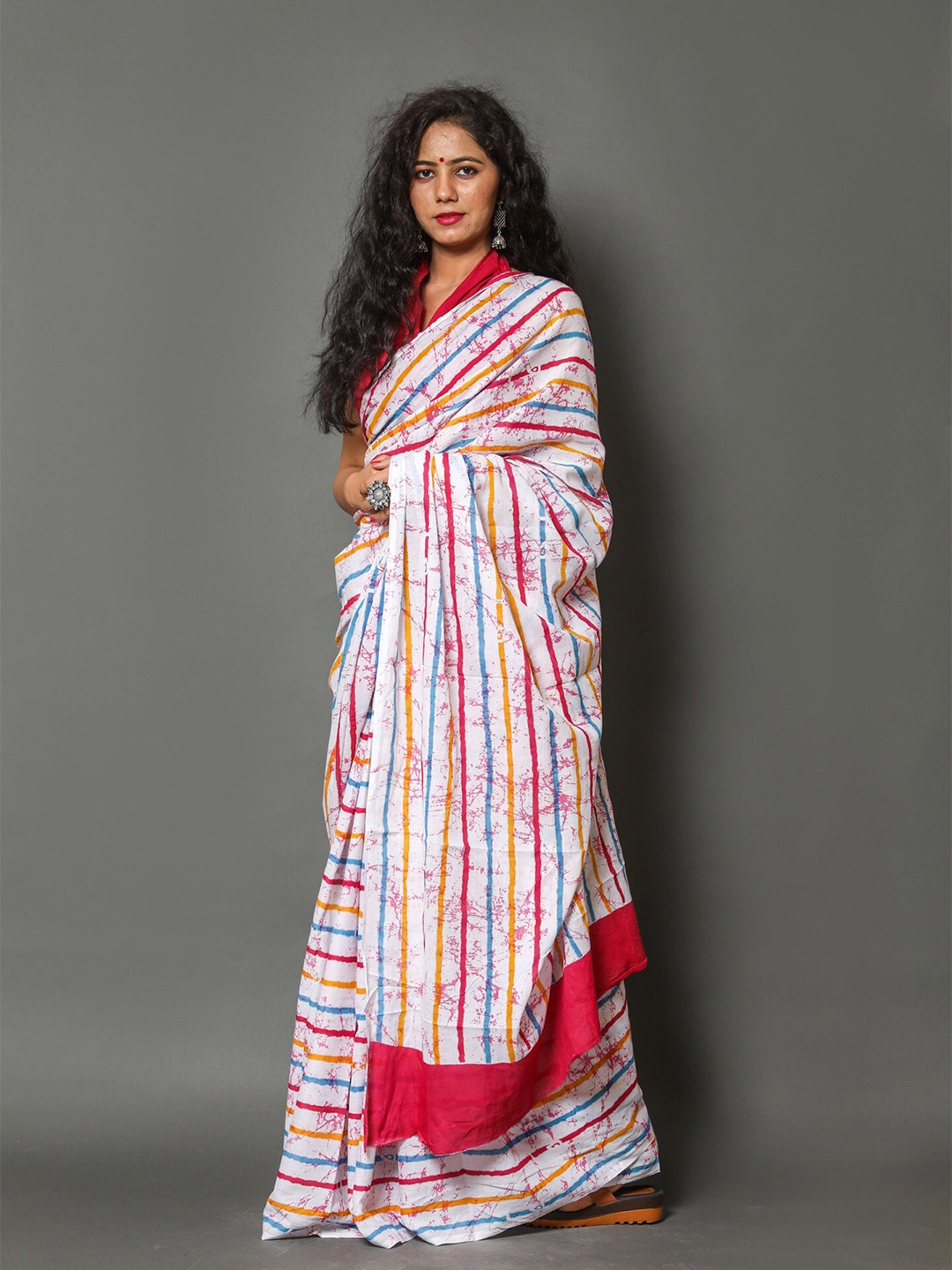 

NIKHILAM Printed Tie and Dye Pure Cotton Saree, White