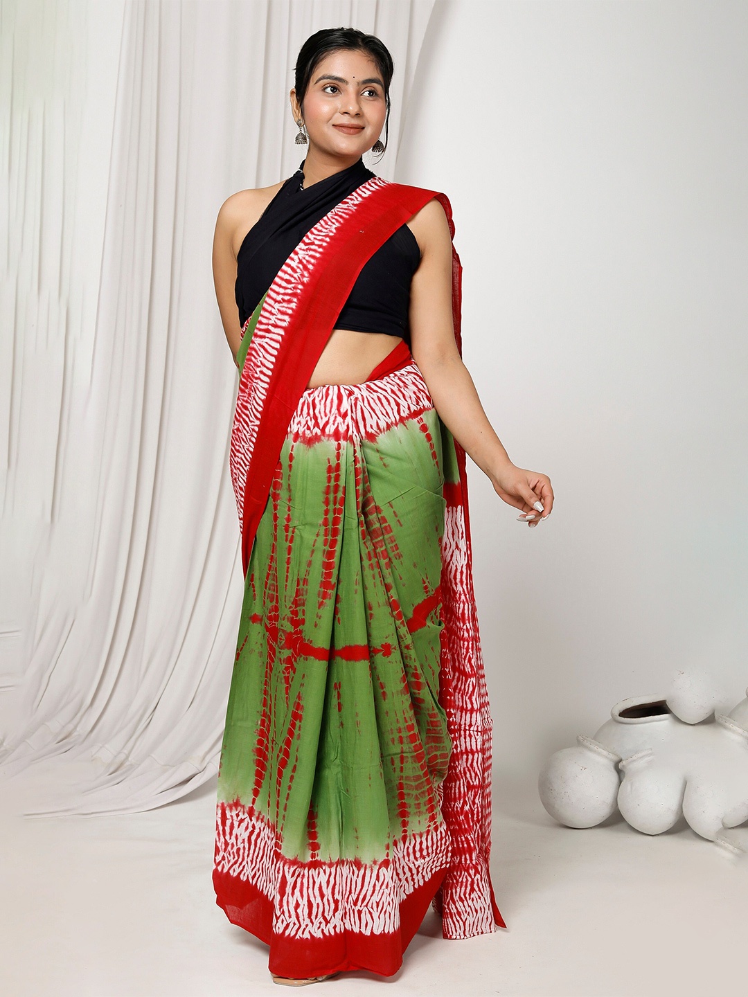 

NIKHILAM Printed Tie and Dye Pure Cotton Saree, Green