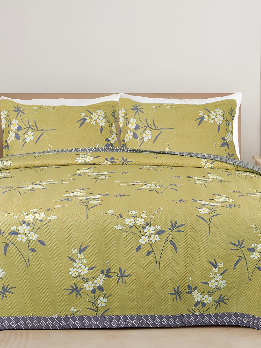 

bsb home Mustard & Cream Floral Cotton Double King Superfine Bedding Set