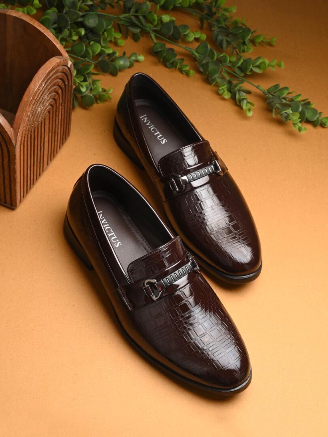 

INVICTUS Men Textured Round Toe Horsebit Formal Loafers, Brown