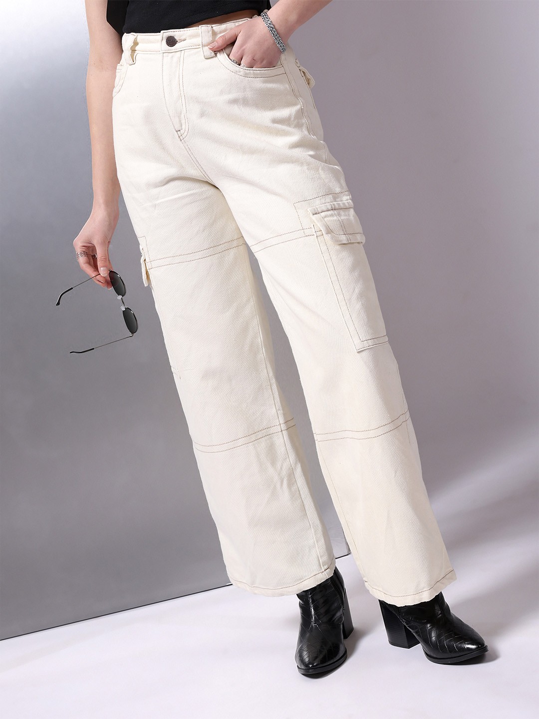 

Freehand by The Indian Garage Co Women Relaxed Fit Clean Look Mid-Rise Cargo Jeans, White
