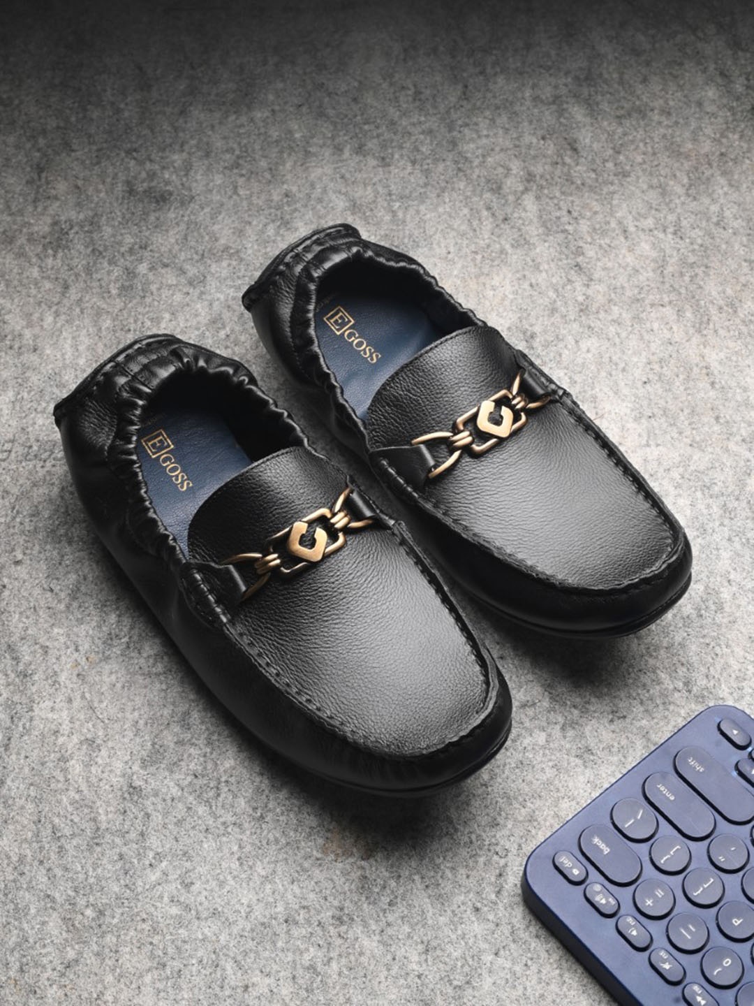

Egoss Men Textured Leather Formal Loafers, Black