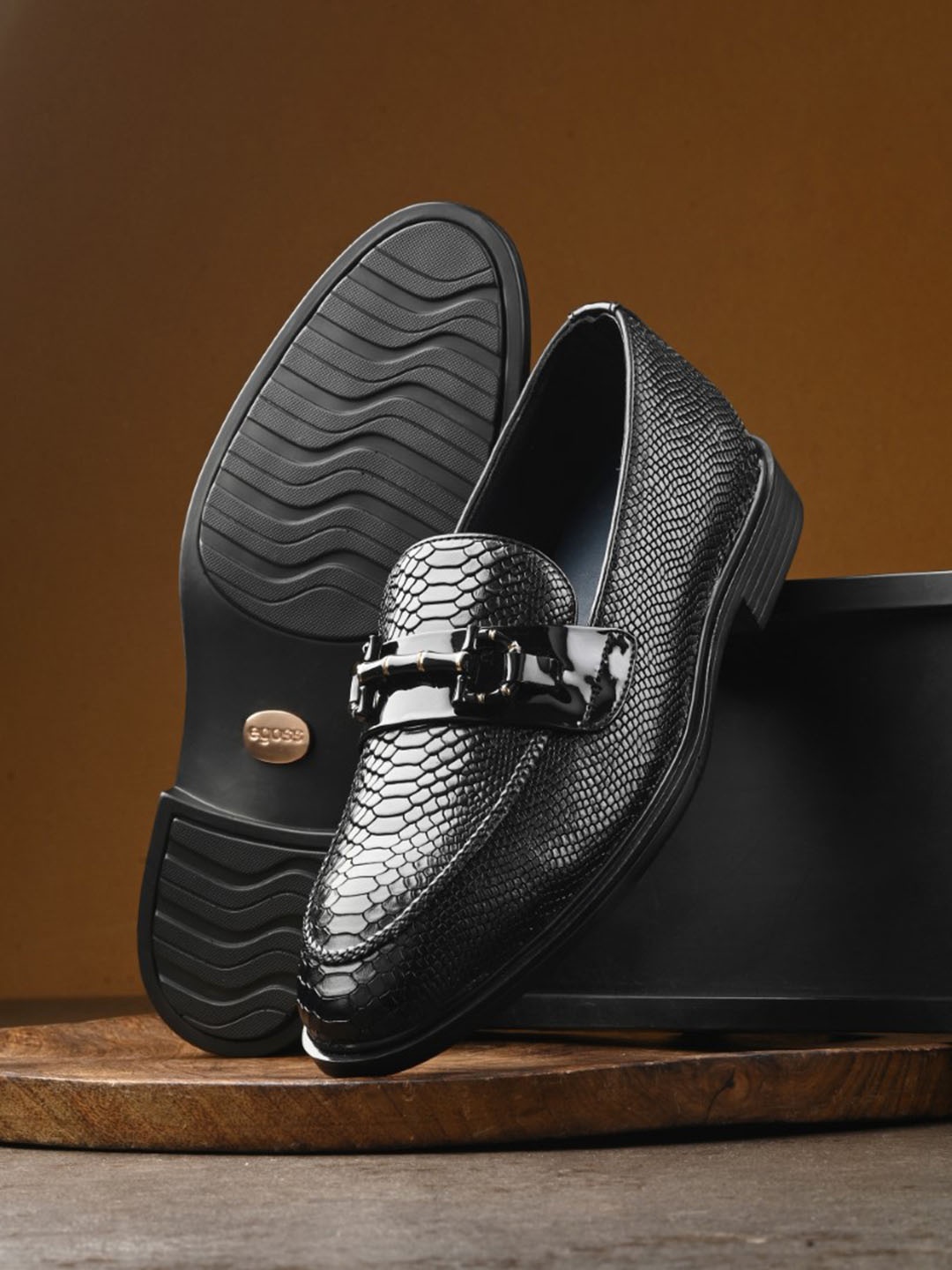 

Egoss Men Textured Leather Formal Loafers, Black