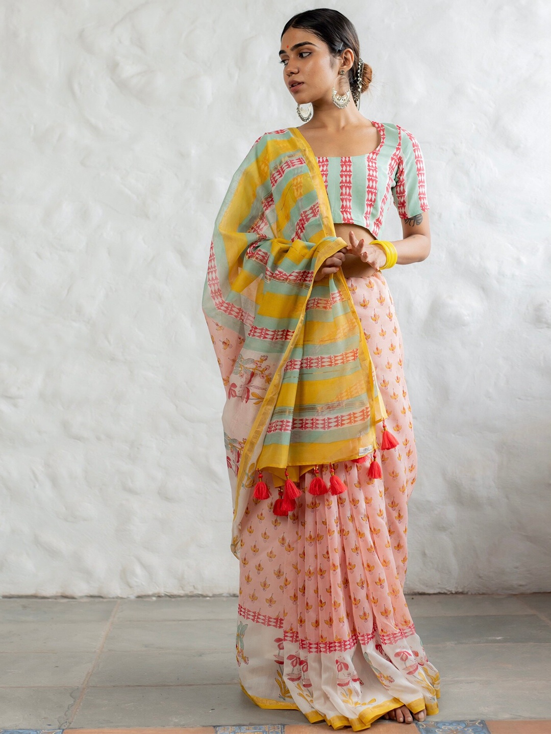 

CHHAPA Floral Printed Block Print Saree, Peach
