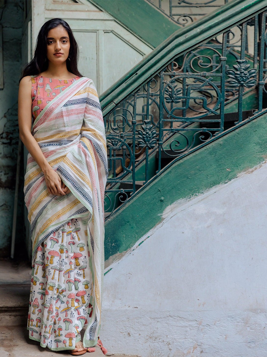 

CHHAPA Striped Prinred Pure Cotton Block Print Saree, White