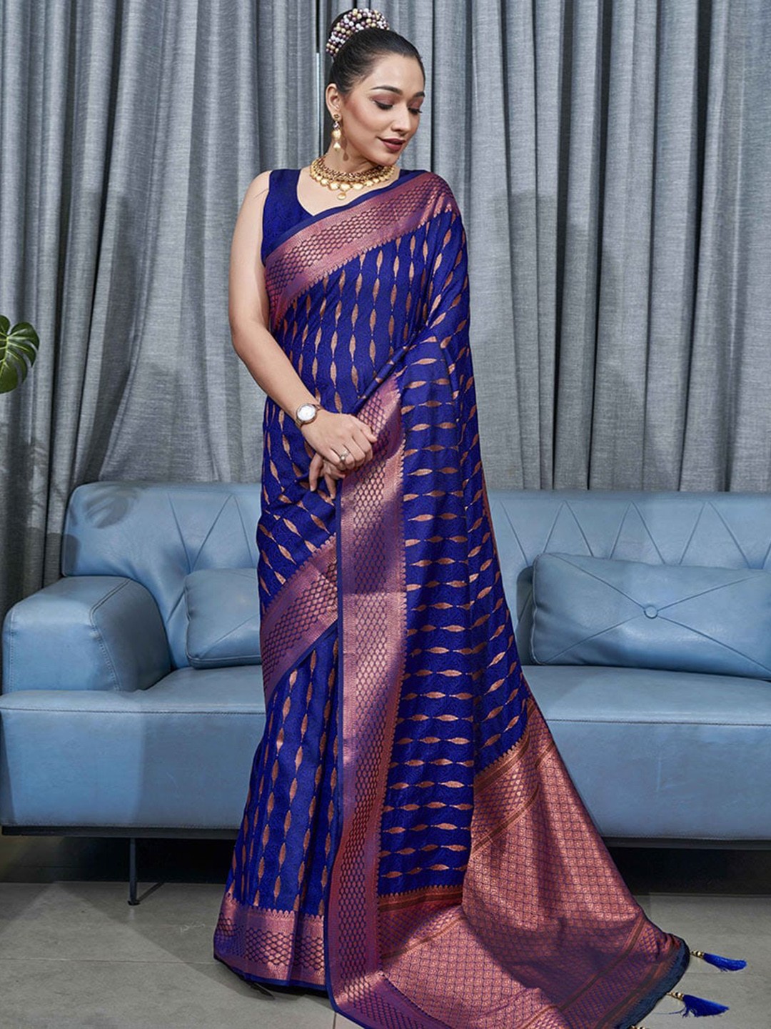 

DIVASTRI Ethnic Motif Woven Design Kanjeevaram Pure Silk Zari Saree, Blue