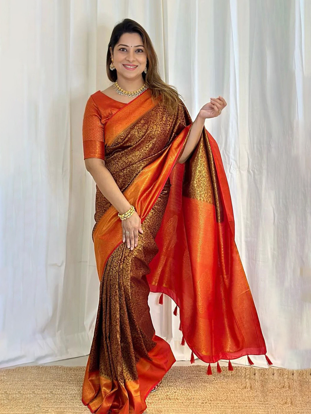 

DIVASTRI Ethnic Motif Woven Design Kanjeevaram Pure Silk Zari Saree, Maroon