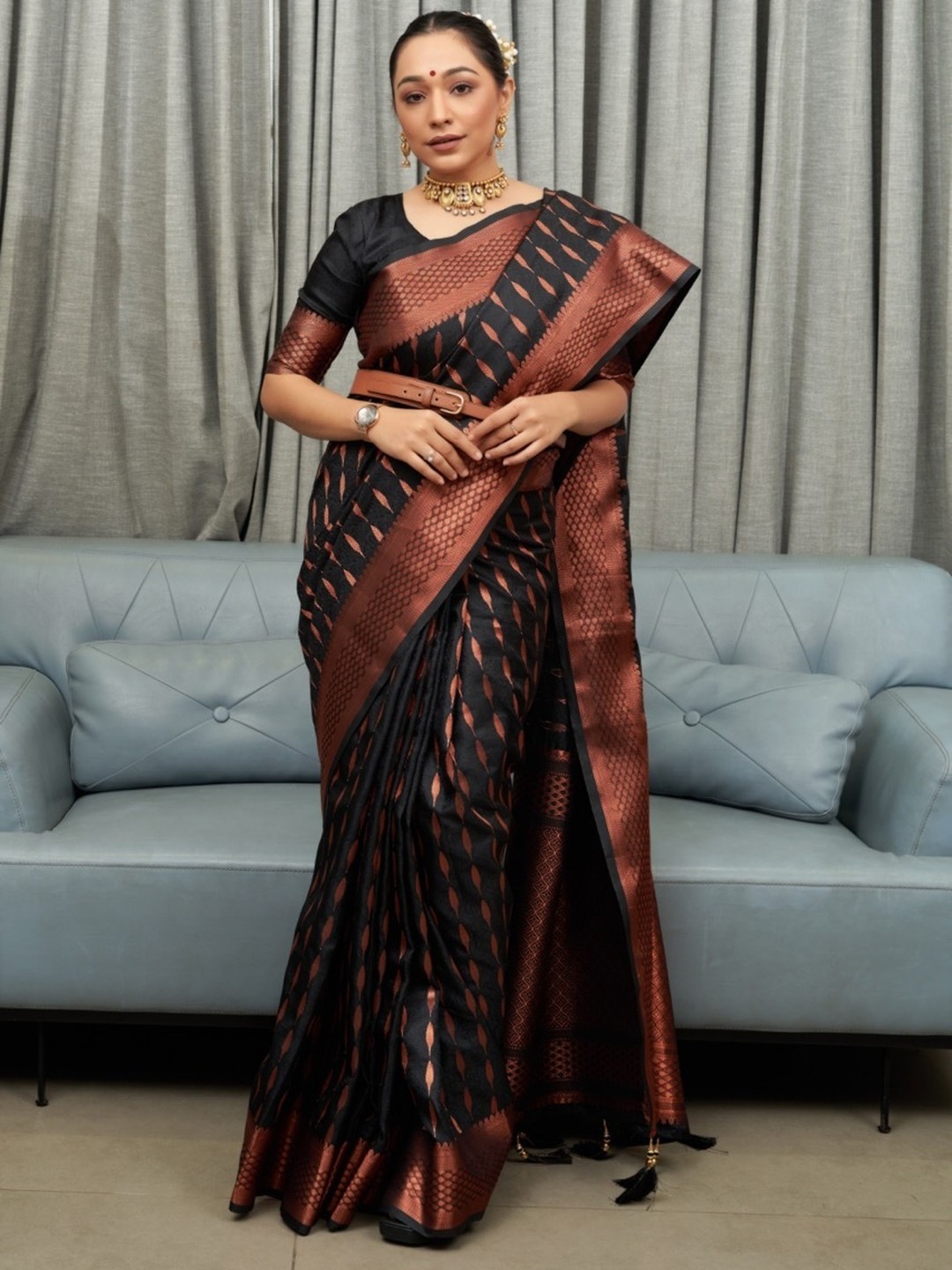

DIVASTRI Woven Design Pure Silk Designer Kanjeevaram Saree, Black