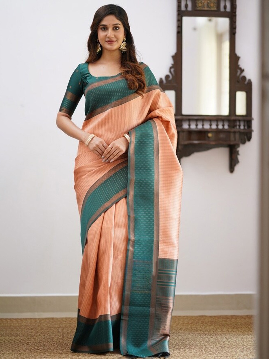 

DIVASTRI Geometric Woven Design Kanjeevaram Pure Silk Zari Saree, Brown