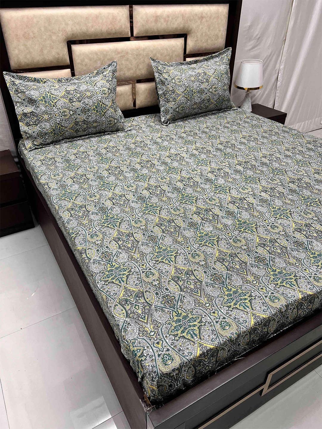 

Pure Decor Green Ethnic Motifs 300 TC Queen Bedsheet with 2 Pillow Covers