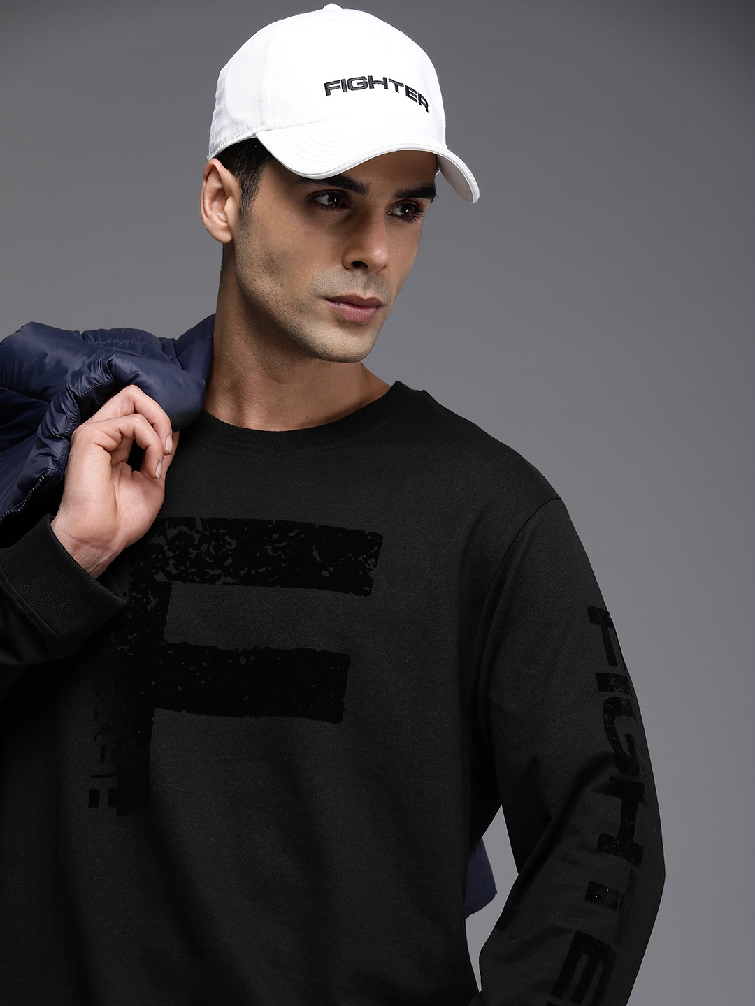 

HRX by Hrithik Roshan Fighter Collection Men Regular Fit Sweatshirt, Black
