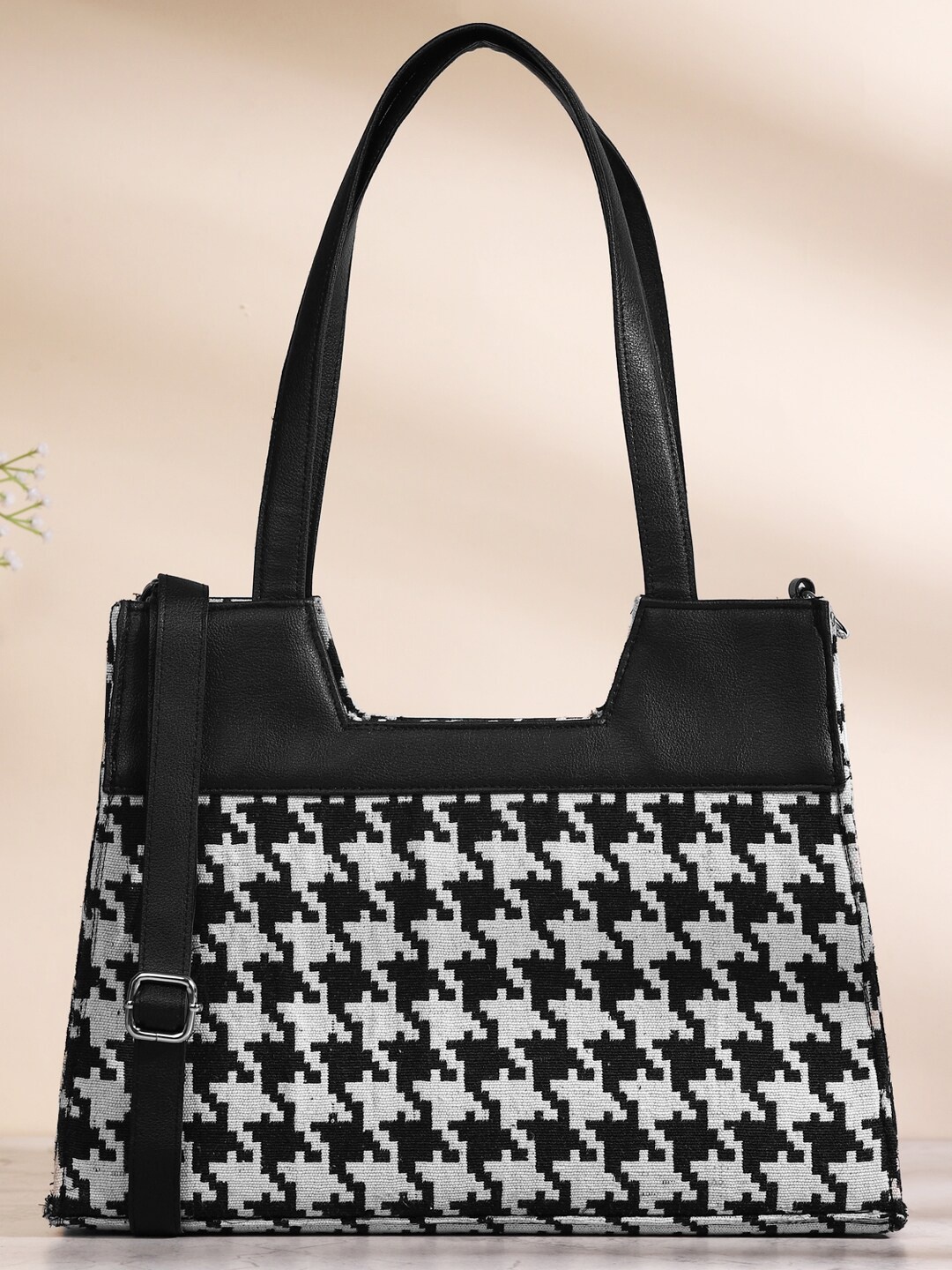 

DEEBACO Geometric Printed Structured Shoulder Bag, Black