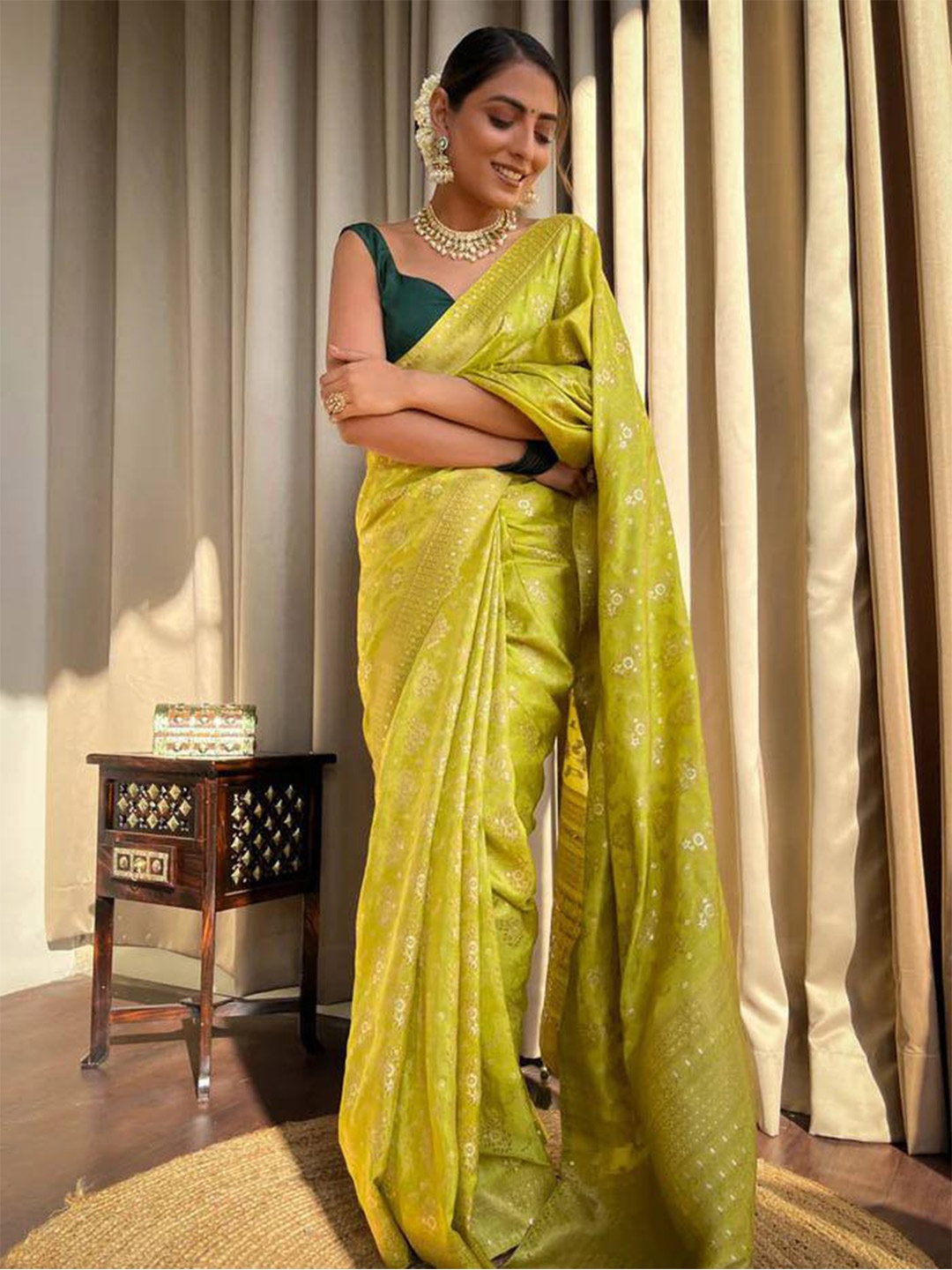 

bansari textiles Ethnic Motifs Woven Design Zari Pure Silk Banarasi Saree, Lime green