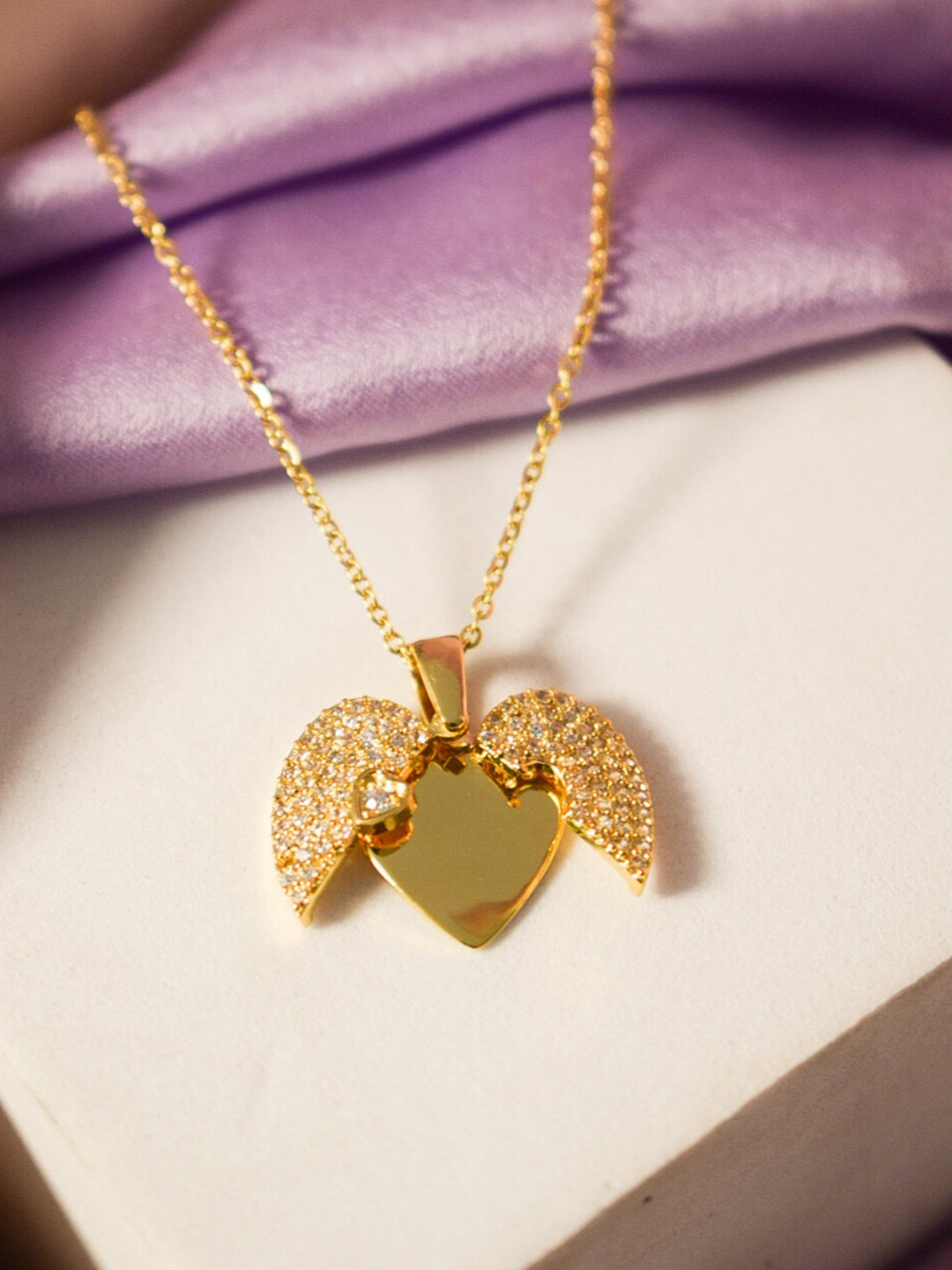 

DressBerry Gold-Toned Gold-Plated Stainless Steel Cubic Zirconia Pendant with Chain