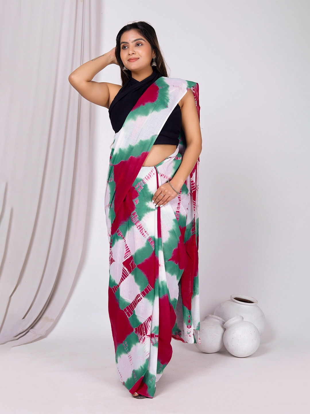 

NIKHILAM Tie and Dye Pure Cotton Block Printed Saree, White