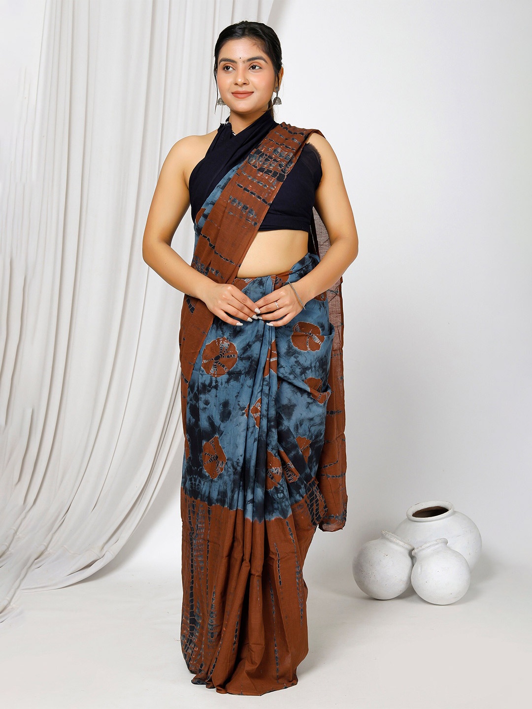 

NIKHILAM Printed Tie and Dye Pure Cotton Saree, Brown