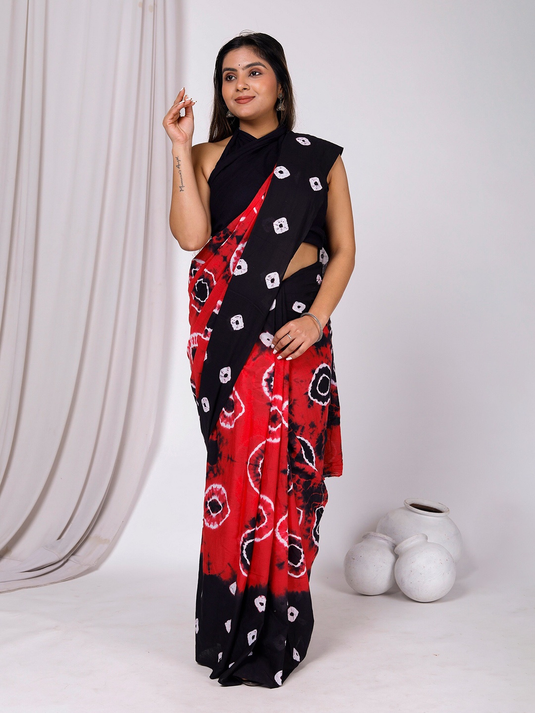

NIKHILAM Printed Tie and Dye Pure Cotton Saree, Red