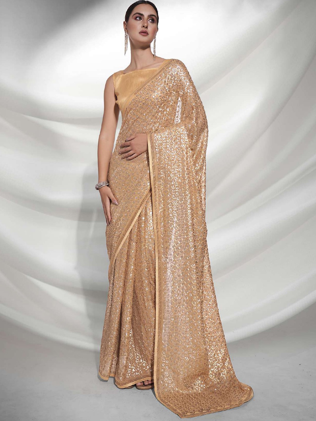 

Thishma Embroidered Sequined Saree, Gold