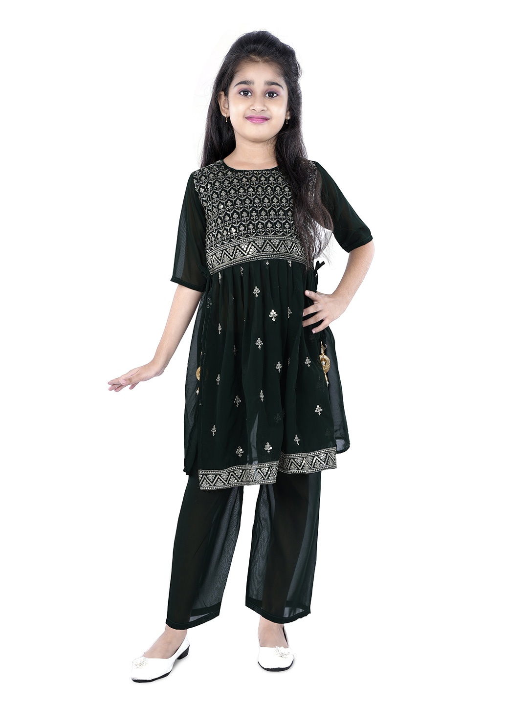 

BAESD Girls Round Neck Ethnic Motifs Sequinned High Slit Kurta With Salwar, Green