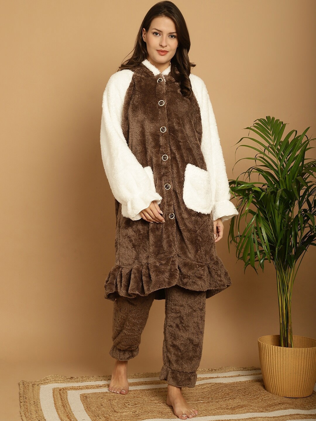 

TAG 7 Hooded Woollen Fur Night Suit, Brown
