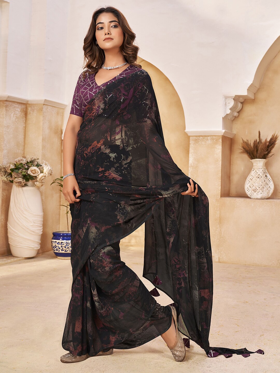 

Satrani Floral Printed Fusion Saree, Black