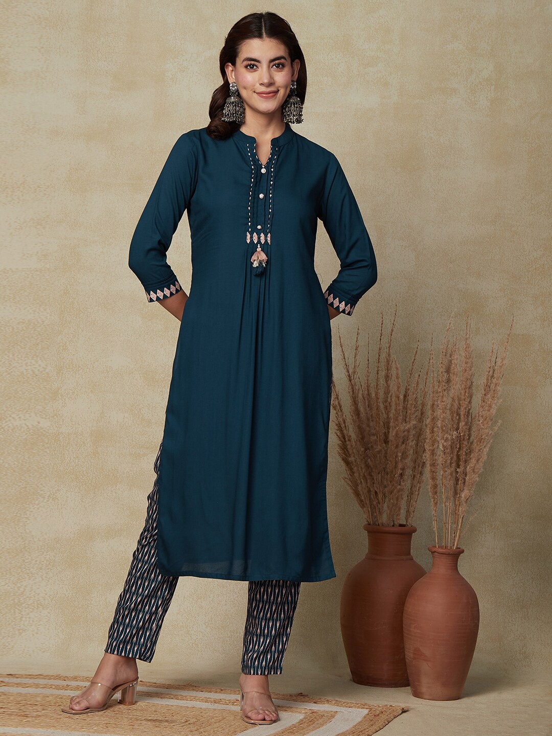 

FASHOR Embroidered Mandarin Collar Kantha Work Straight Kurta With Trouser, Teal