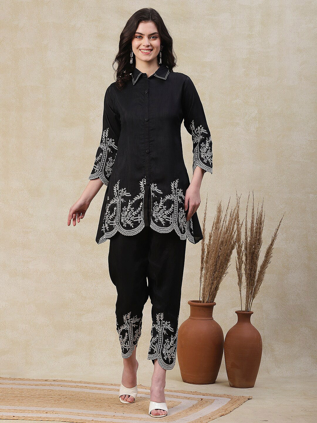 

FASHOR Resham Embroidered Shirt-Collar Tunic With Trousers, Black